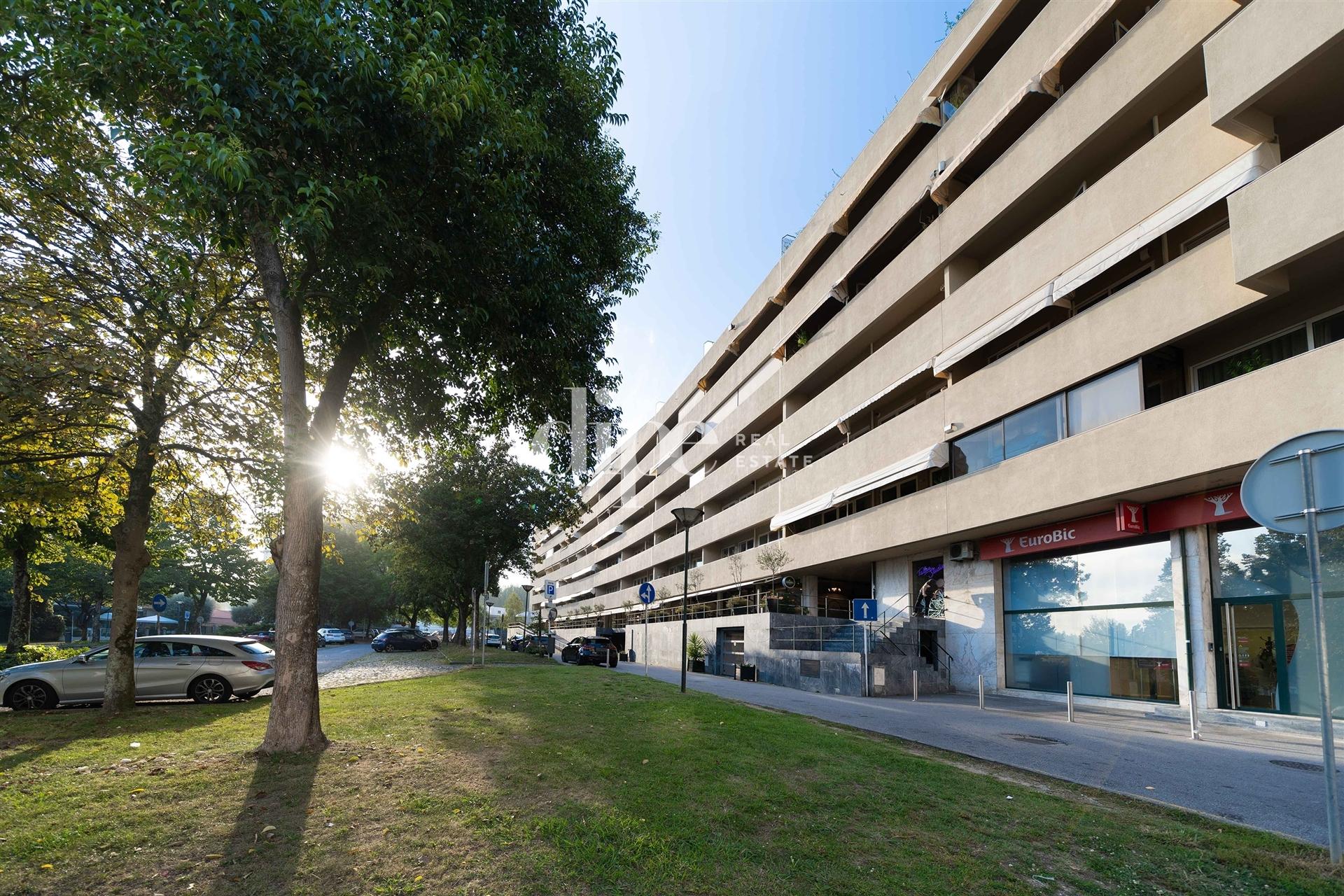 Apartamento T3+1 na Av. de Londres