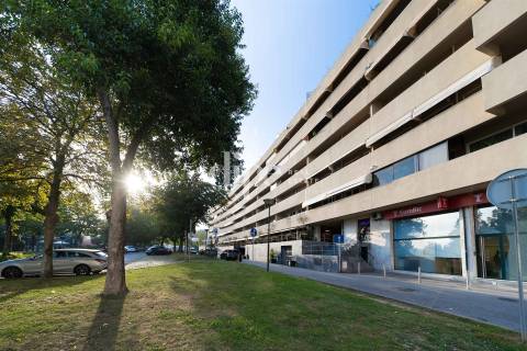 Apartamento T3+1 na Av. de Londres