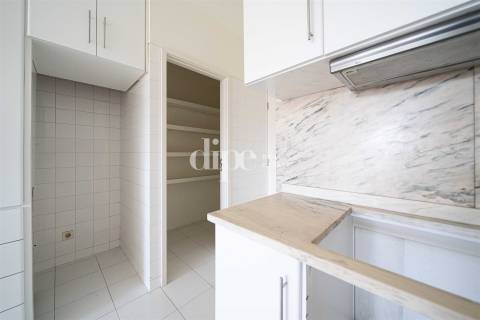 Apartamento T3+1 na Av. de Londres