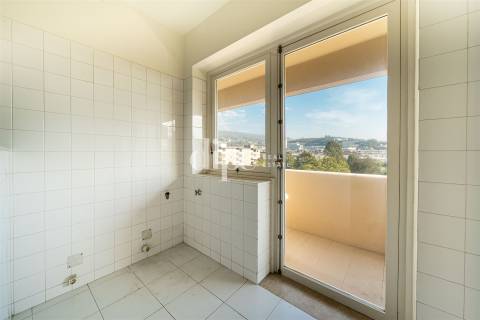 Apartamento T3+1 na Av. de Londres