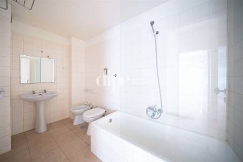 Apartamento T3+1 na Av. de Londres
