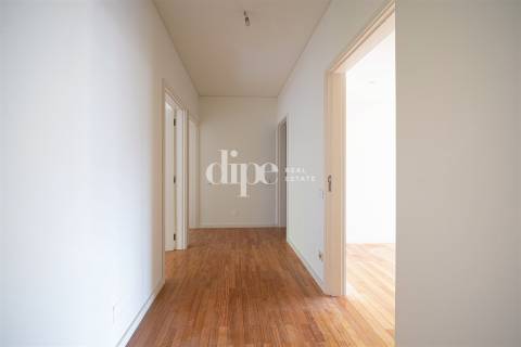 Apartamento T3+1 na Av. de Londres