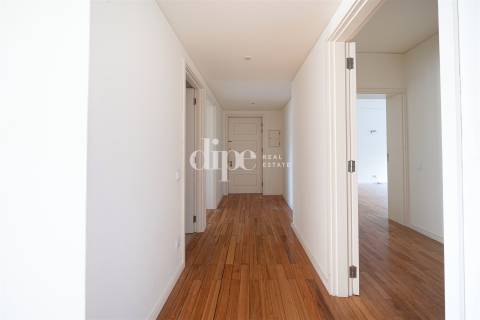 Apartamento T3+1 na Av. de Londres