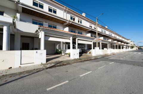 Moradia T3 com amplas áreas