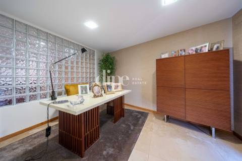 Moradia com piscina e vistas panorâmicas