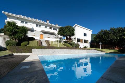 Moradia com piscina e vistas panorâmicas