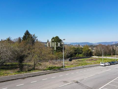 Lote com 836 m2 para comércio ou serviços