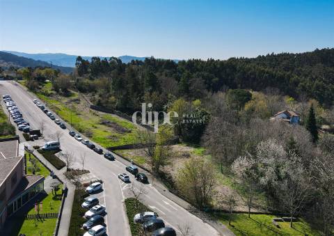Lote de terreno com 854 m2 para construção de moradia individual