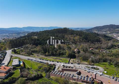 Lote de terreno com 854 m2 para construção de moradia individual