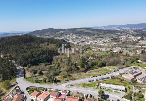 Lote de terreno com 854 m2 para construção de moradia individual