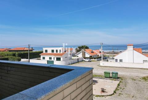 Moradia em frente ao mar