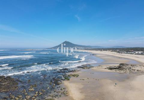 Moradia em frente ao mar