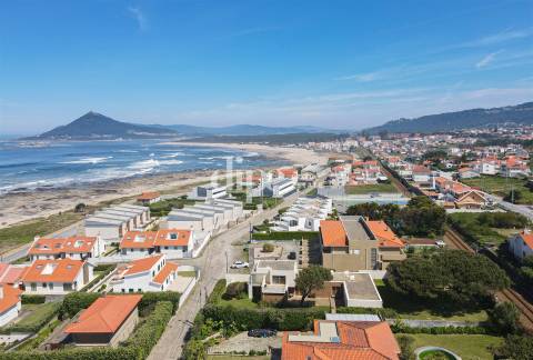 Moradia em frente ao mar