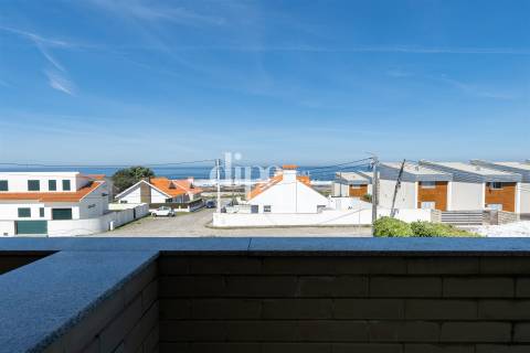 Moradia em frente ao mar