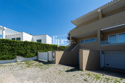 Moradia em frente ao mar