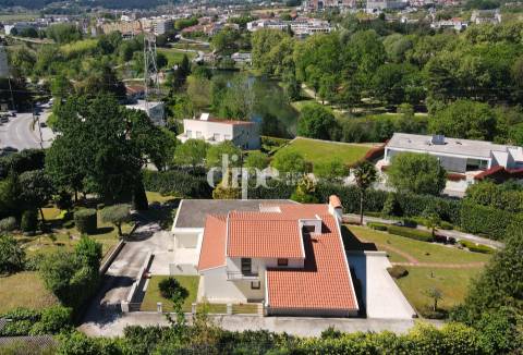 Moradia T4 junto ao rio