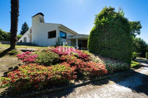 Moradia T4 junto ao rio