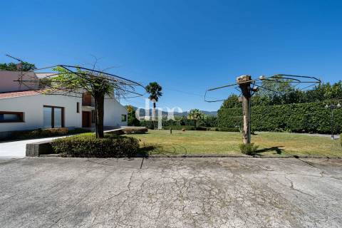 Moradia T4 junto ao rio