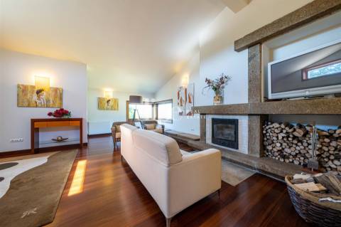 Moradia T4 junto ao rio