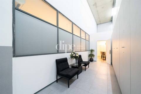 Escritórios com 128 m2 totalmente mobilados