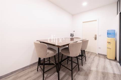 Escritórios com 128 m2 totalmente mobilados