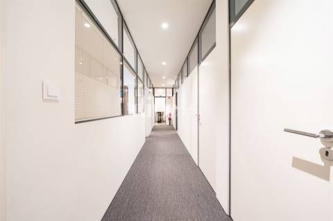 Escritórios com 128 m2 totalmente mobilados