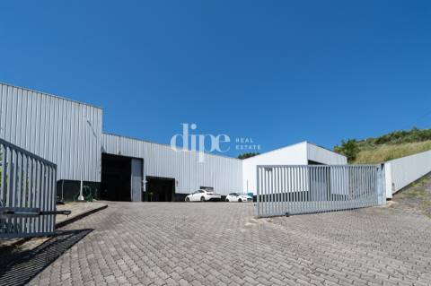 Escritórios com 128 m2 totalmente mobilados