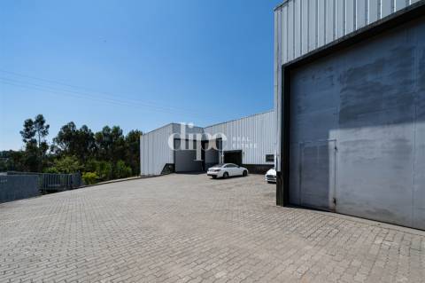 Escritórios com 128 m2 totalmente mobilados