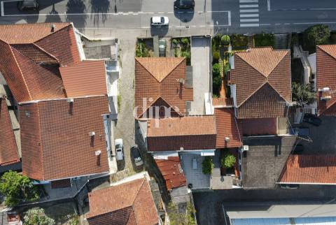 Moradia com projeto aprovado em zona ARU