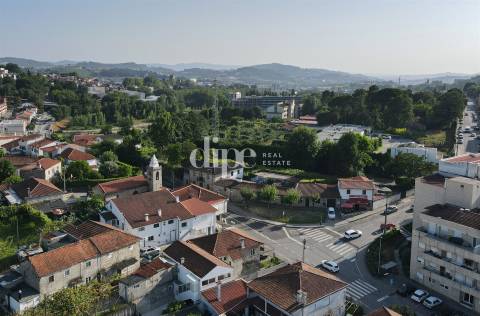 Moradia com projeto aprovado em zona ARU