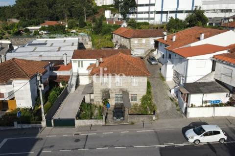 Moradia com projeto aprovado em zona ARU
