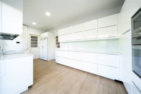 Moradia geminada T4 no Coração da Cidade