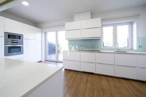 Moradia geminada T4 no Coração da Cidade