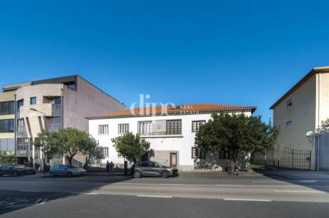 Moradia geminada T4 no Coração da Cidade