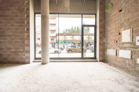 Loja na Av. D. João IV, centro de Guimarães