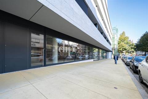 Loja na Av. D. João IV, centro de Guimarães