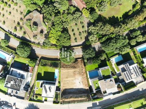 Lote de terreno com 1012 m2