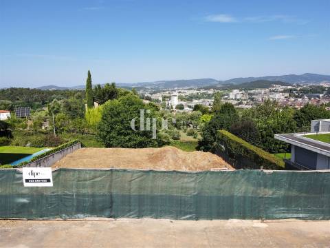 Lote de terreno com 1012 m2