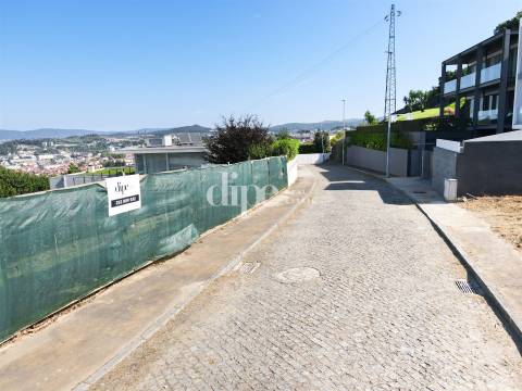 Lote de terreno com 1012 m2