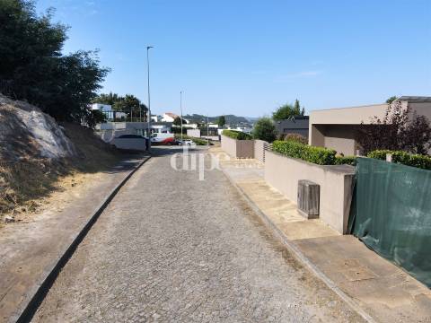 Lote de terreno com 1012 m2