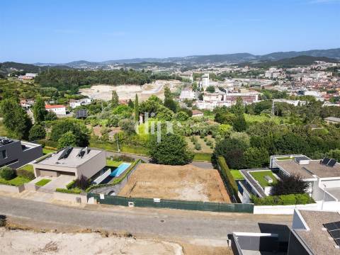 Lote de terreno com 1012 m2