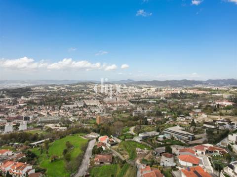 Terreno com 608 m2 na encosta da Penha