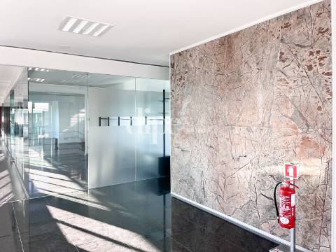 Armazém de 3.254 m2 em Gondar, Guimarães.