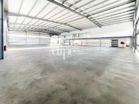 Armazém de 3.254 m2 em Gondar, Guimarães.