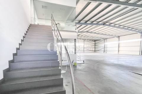 Armazém de 3.254 m2 em Gondar, Guimarães.