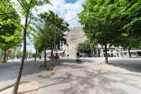 Trespasse &#124; Loja com 157 m2 no centro de Guimarães.