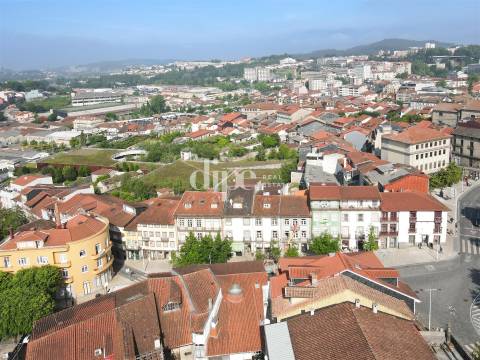 Trespasse &#124; Loja com 157 m2 no centro de Guimarães.