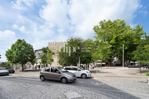 Investimento &#124; Prédio no Coração de Guimarães