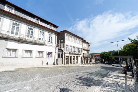 Investimento &#124; Prédio no Coração de Guimarães