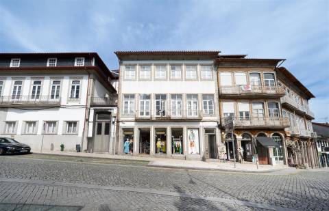 Investimento &#124; Prédio no Coração de Guimarães